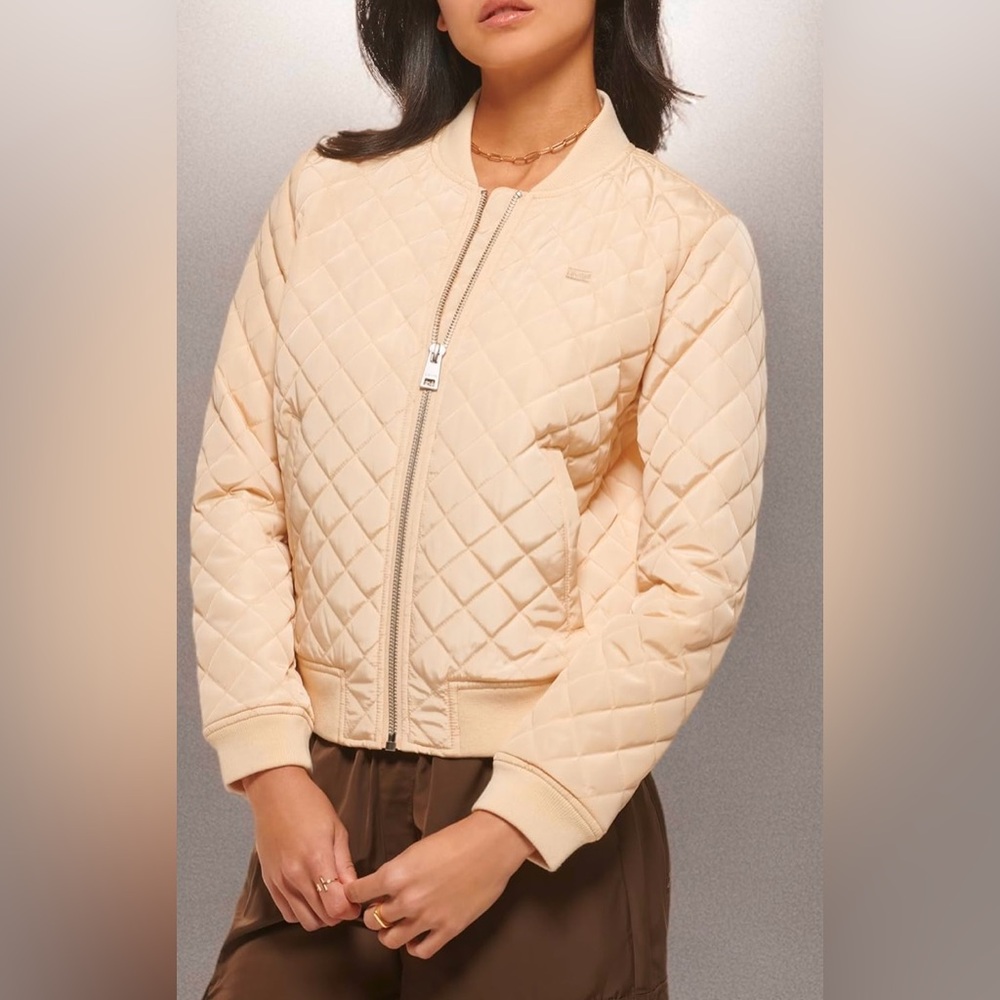 Levi’s Women’s Diamond Quilted Bomber Jacket Light Pink size XL